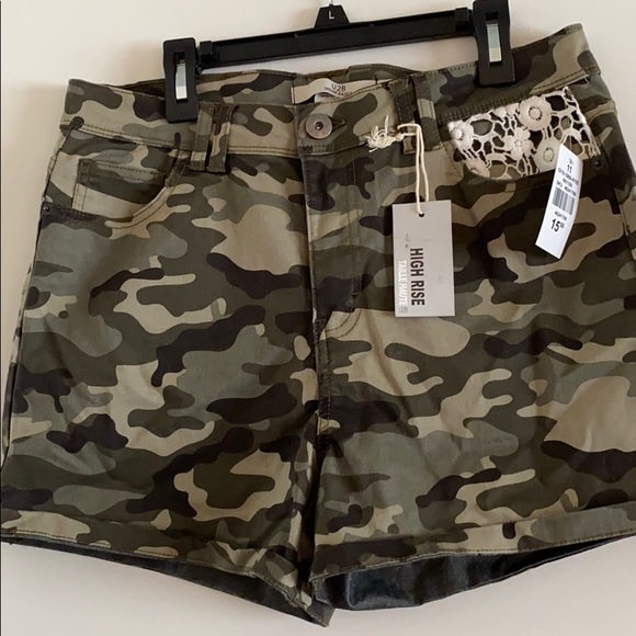 ⭐️ Urban Basics camouflage shorts - Picture 1 of 4